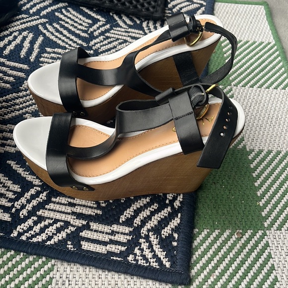 Never worn Aldo wedges - Picture 2 of 3